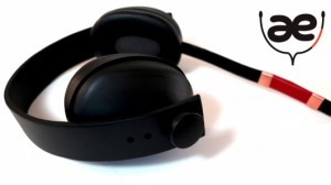 Un casque avec des câbles tactiles