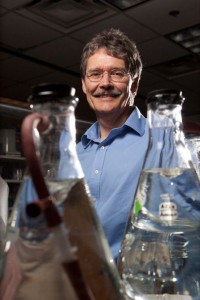 Un micro-organisme génétiquement modifié convertit le CO2 atmosphérique en carburant